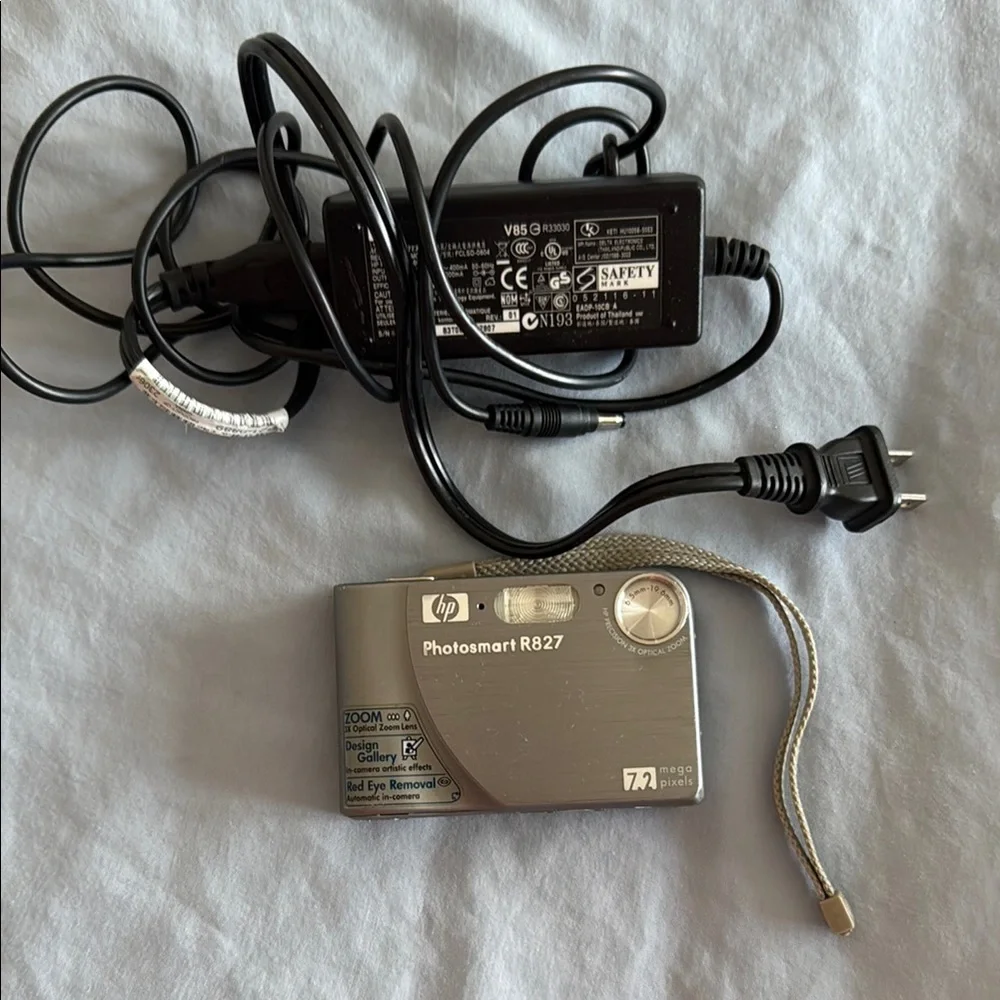 Vintage HP Photosmart R827 Camera